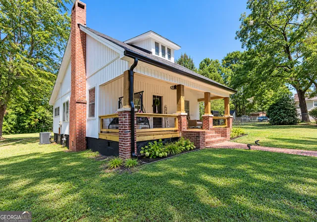 Photo 2 of Single family home for sale at 1108 S Chattanooga St, La Fayette, GA 30728 | MLS# 10843225 | Listing updated on 2026-09-24