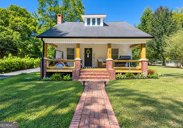 Photo 3 of Single family home for sale at 1108 S Chattanooga St, La Fayette, GA 30728 | MLS# 10843225 | Listing updated on 2026-09-24
