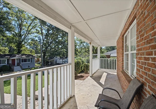 Photo 3 of Single family home for sale at 283 Barfield Ave SW, Atlanta, GA 30310 | MLS# 10868722 | Listing updated on 2026-10-28