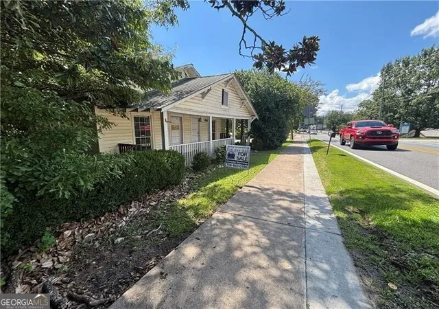 Photo 2 of Single family home for sale at 232 Main St E, Dahlonega, GA 30533 | MLS# 10839110 | Listing updated on 2026-09-03