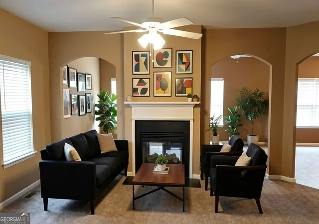 Listing Photo 3 - Condo for sale in building located at 3330 Tiara Cir SW, Atlanta, GA 30311