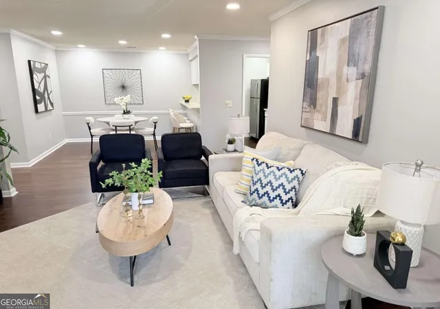 Listing Photo 1 - Condo for sale in building located at 704 Barrington Hls Dr, Sandy Springs, GA 30350 - Unit #704