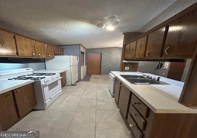Photo 3 of Manufactured home for sale at 269 Lakeview Dr, Locust Grove, GA 30248 | MLS# 10846631 | Listing updated on 2026-09-30