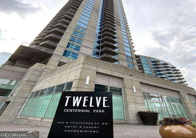 Listing Photo 2 - Condo for sale in building located at 400 W Peachtree St Nw, Atlanta, GA 30308 - Unit #2709