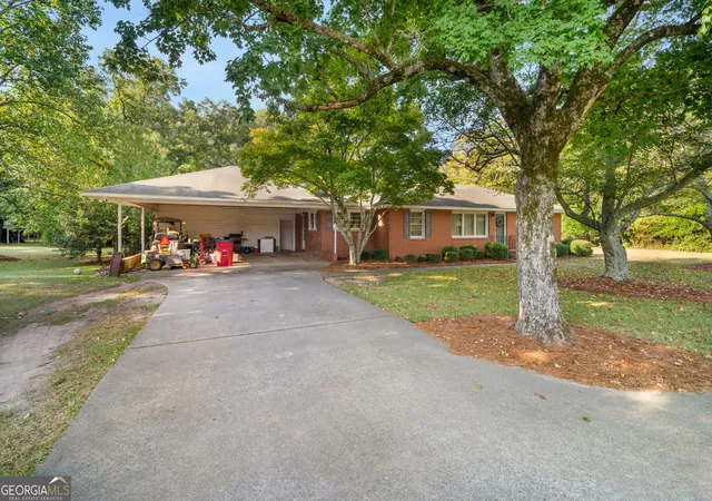 Photo 3 of Sale Pending at 813 W Church St, Sandersville, GA 31082 | MLS# 10841636 | Listing updated on 2026-09-22