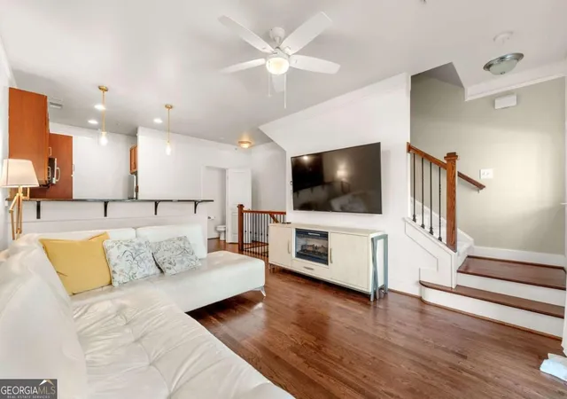 Listing Photo 5 - Condo for sale in building located at 216 Semel Dr Nw, Atlanta, GA 30309 - Unit #362