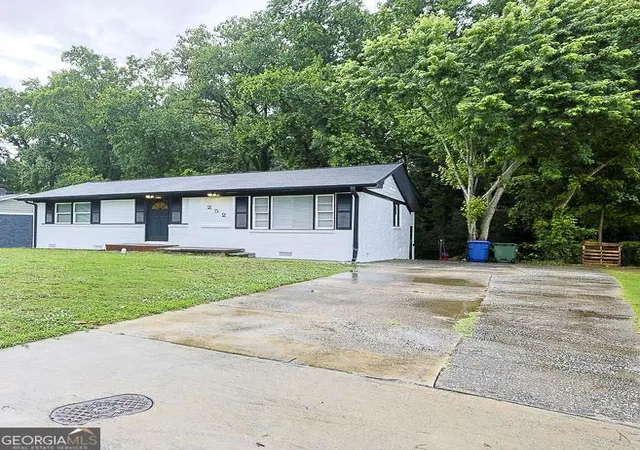 Photo 2 of Single family home for sale at 252 Whitworth Dr Sw, Atlanta, GA 30331 | MLS# 10772105 | Listing updated on 2026-09-14