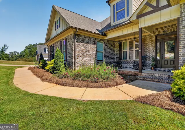 Photo 4 of Single family home for sale at 450 Ashley Glen Dr, Williamson, GA 30292 | MLS# 10818790 | Listing updated on 2026-09-09