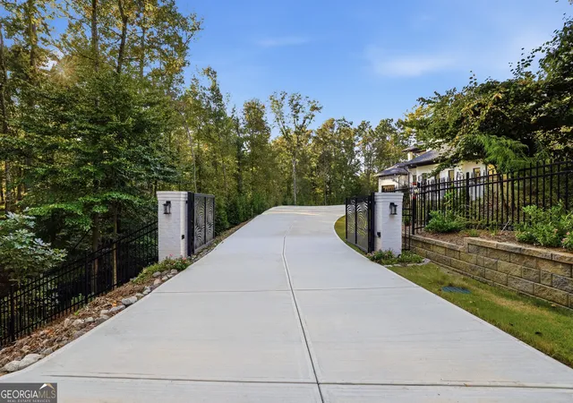 Photo 4 of Single family home for sale at 123 Russell Rd, Lawrenceville, GA 30043 | MLS# 10872107 | Listing updated on 2026-10-29
