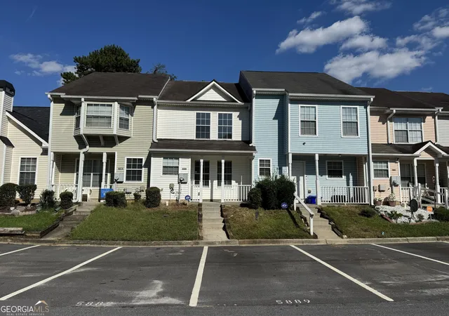 Townhouse for sale at 5889 Trent Walk Dr, Lithonia, GA 30038 | MLS# 10847039