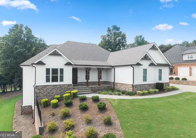 Photo 3 of Single family home for sale at 4466 Park Royal Dr, Flowery Branch, GA 30542 | MLS# 10829617 | Listing updated on 2026-09-09