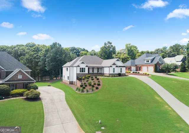 Photo 3 of Single family home for sale at 4466 Park Royal Dr, Flowery Branch, GA 30542 | MLS# 10829617 | Listing updated on 2026-09-09