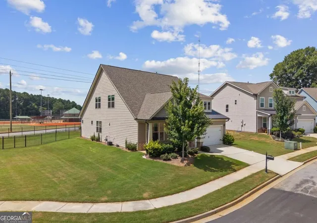 Photo 1 of Single family home for sale at 352 Chestnut Chase, Hoschton, GA 30548 | MLS# 10880522 | Listing updated on 2026-10-28