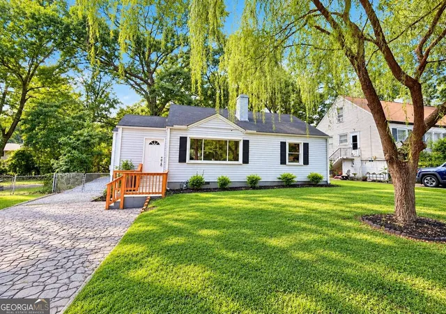 Photo 3 of Sale Pending at 1847 Sylvan Rd Sw, Atlanta, GA 30310 | MLS# 10848192 | Listing updated on 2026-10-04