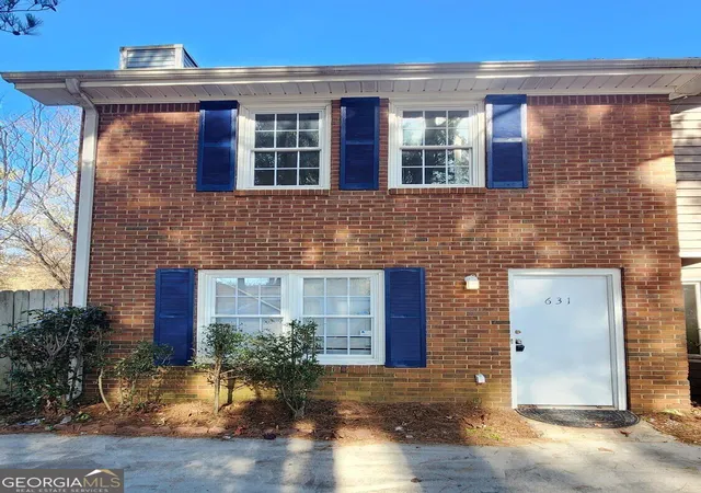 Townhouse for sale at 631 Hunting Crk Ln SE, Conyers, GA 30013 | MLS# 10837471