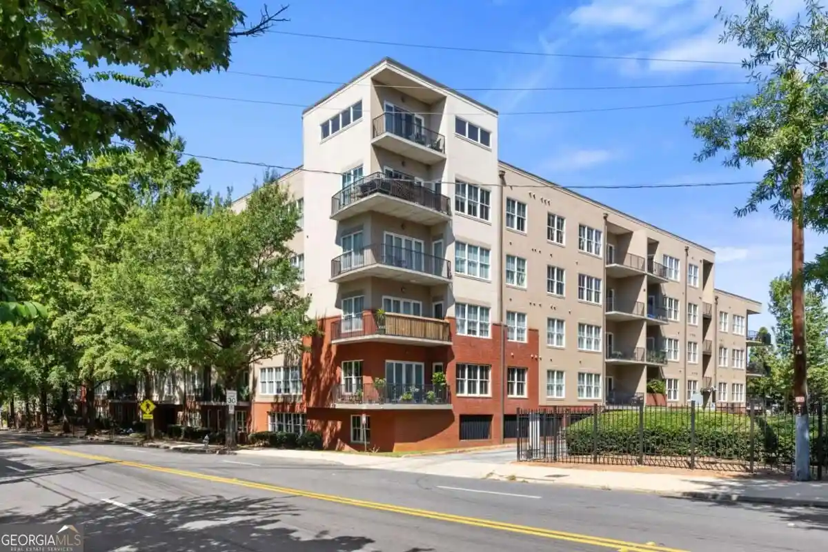 Listing Photo 2 - Condo for sale in 384 Ralph Mcgill Blvd Ne located at 384 Ralph Mcgill Blvd Ne, Atlanta, GA 30312 - Unit #308