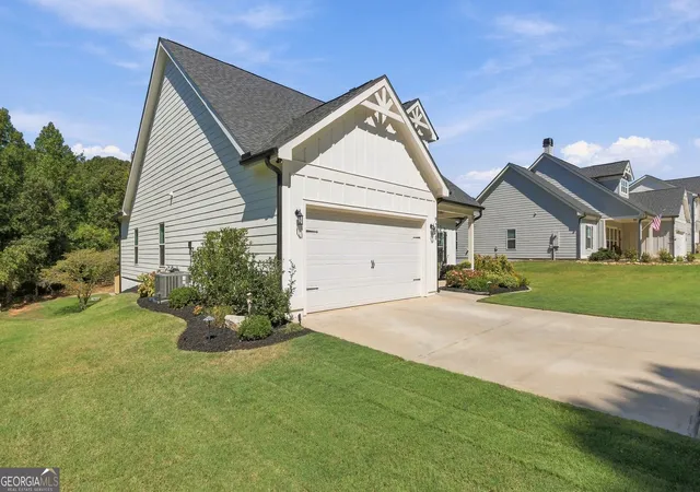 Photo 3 of Single family home for sale at 9280 Long Holw Rd, Gainesville, GA 30506 | MLS# 10856901 | Listing updated on 2026-10-26