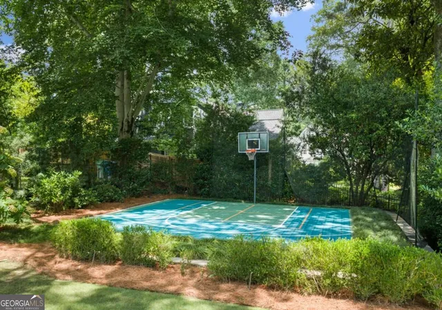 Photo 3 of Mansion for sale at 1610 W Sussex Rd Ne, Atlanta, GA 30306 | MLS# 10833391 | Listing updated on 2026-09-24