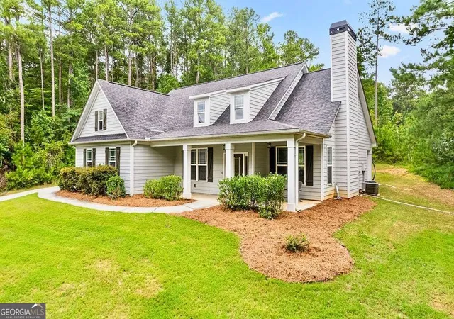 Photo 3 of Single family home for sale at 265 Emerald Hills Ln, Newnan, GA 30263 | MLS# 10841576 | Listing updated on 2026-09-20