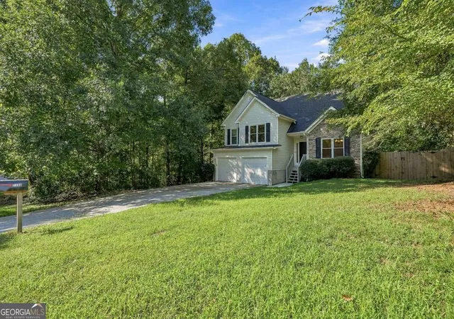Photo 3 of Single family home for sale at 2140 Amberly Glen Way, Dacula, GA 30019 | MLS# 10847380 | Listing updated on 2026-10-08