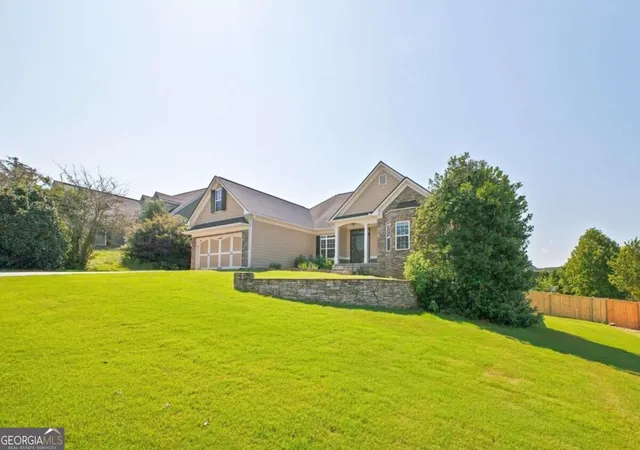 Photo 3 of Single family home for sale at 102 Colonial Cir Nw, Cartersville, GA 30120 | MLS# 10839020 | Listing updated on 2026-09-17