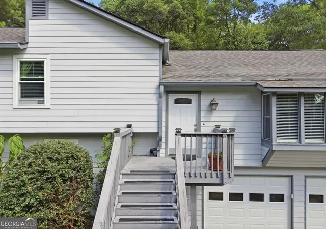 Photo 3 of Single family home for sale at 5045 Ravenwood Dr, Marietta, GA 30066 | MLS# 10840798 | Listing updated on 2026-10-07