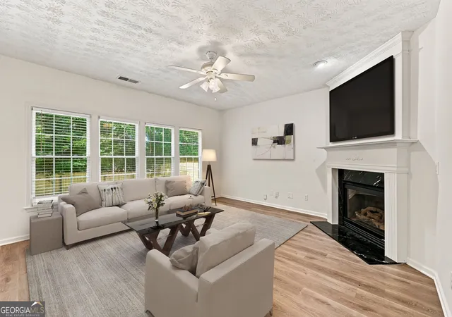 Photo 4 of Sale Pending at 3433 Palm Cir NW, Kennesaw, GA 30144 | MLS# 10840140 | Listing updated on 2026-10-13