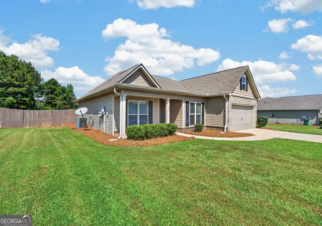 Photo 3 of Single family home for sale at 142 Oconee Meadows Way, Eatonton, GA 31024 | MLS# 10851417 | Listing updated on 2026-10-07