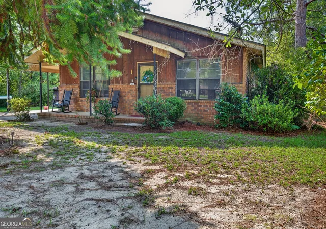 Photo 1 of Single family home for sale at 302 Lakeview Dr, Glennville, GA 30427 | MLS# 10850980 | Listing updated on 2026-10-15
