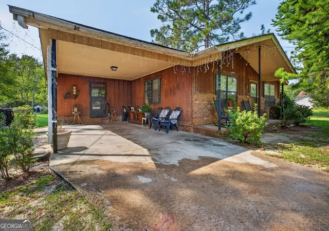 Photo 2 of Single family home for sale at 302 Lakeview Dr, Glennville, GA 30427 | MLS# 10850980 | Listing updated on 2026-10-15