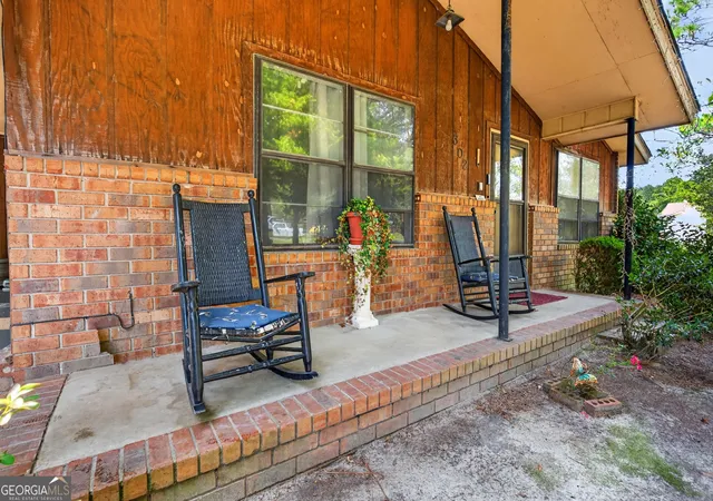 Photo 3 of Single family home for sale at 302 Lakeview Dr, Glennville, GA 30427 | MLS# 10850980 | Listing updated on 2026-10-15