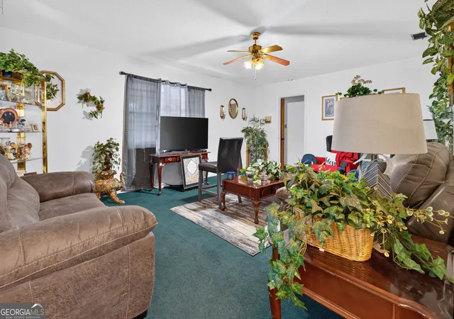 Photo 4 of Single family home for sale at 302 Lakeview Dr, Glennville, GA 30427 | MLS# 10850980 | Listing updated on 2026-10-15