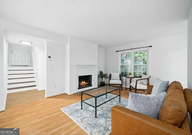 Listing Photo 4 - Condo for sale in building located at 711 Glenleaf Dr, Peachtree Corners, GA 30092