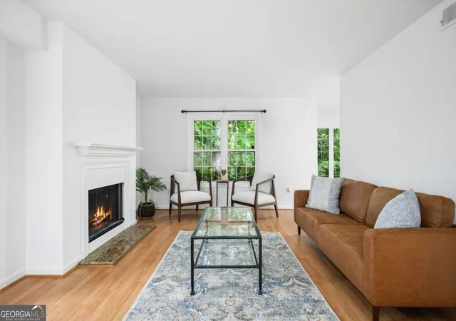 Listing Photo 5 - Condo for sale in building located at 711 Glenleaf Dr, Peachtree Corners, GA 30092