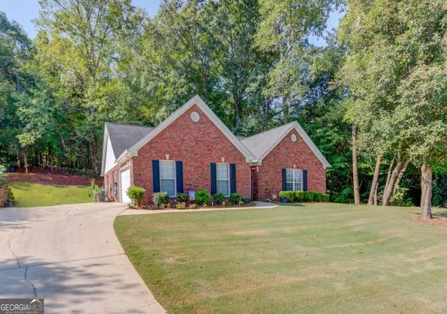 Photo 2 of Single family home for sale at 720 Overlook Dr, Winder, GA 30680 | MLS# 10851026 | Listing updated on 2026-10-06