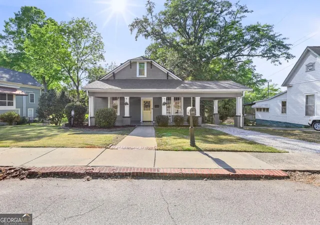 Photo 1 of Single family home for sale at 201 Oak St, Hogansville, GA 30230 | MLS# 10839739 | Listing updated on 2026-09-17