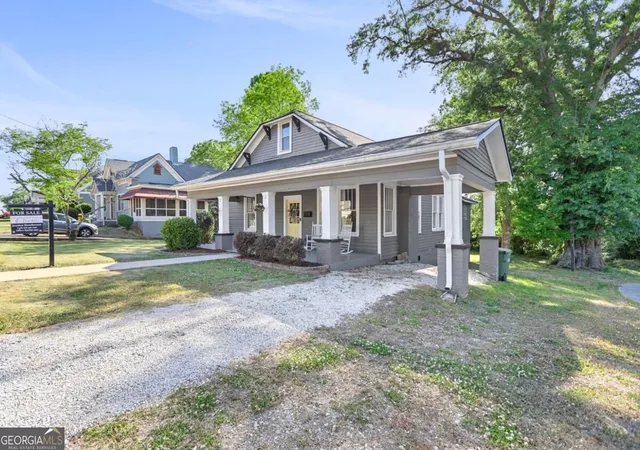 Photo 2 of Single family home for sale at 201 Oak St, Hogansville, GA 30230 | MLS# 10839739 | Listing updated on 2026-09-17