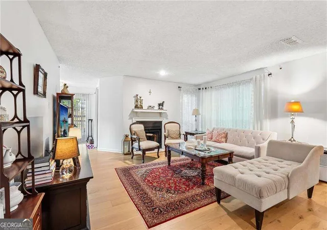 Listing Photo 4 - Condo for sale in building located at 403 Mill Pond Ct SE, Smyrna, GA 30082