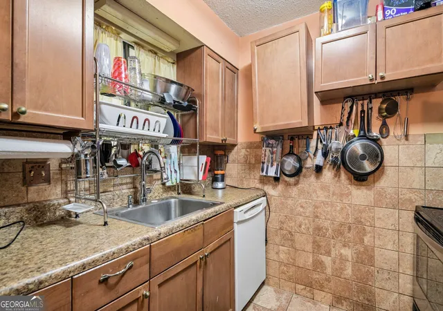 Listing Photo 5 - Condo for sale in building located at 3615 Cobble Mill Ln, Clarkston, GA 30021