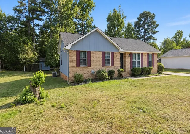 Photo 2 of Single family home for sale at 218 Cosby Dr, Lagrange, GA 30241 | MLS# 10823165 | Listing updated on 2026-09-20