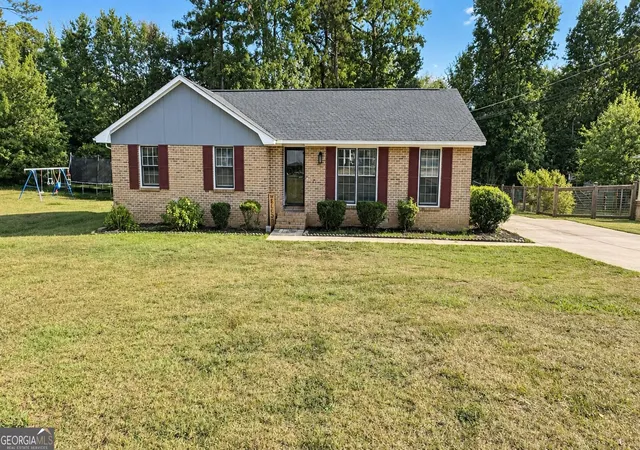 Photo 3 of Single family home for sale at 218 Cosby Dr, Lagrange, GA 30241 | MLS# 10823165 | Listing updated on 2026-09-20