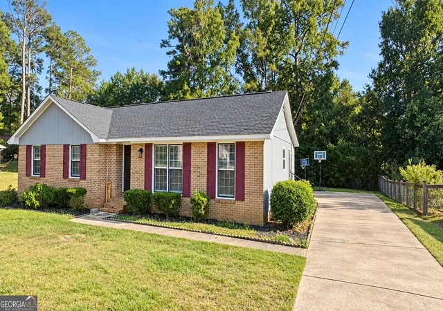 Photo 4 of Single family home for sale at 218 Cosby Dr, Lagrange, GA 30241 | MLS# 10823165 | Listing updated on 2026-09-20