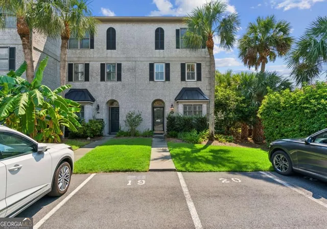 Photo 2 of Condo for sale at 1035 Beachview Dr, St. Simons, GA 31522 | MLS# 10852789 | Listing updated on 2026-10-08