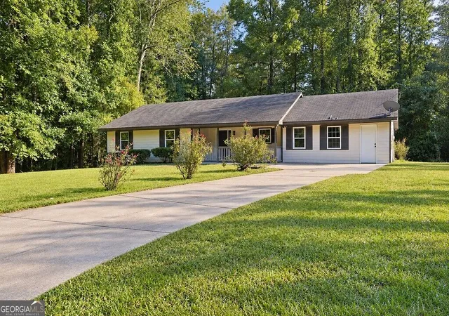 Photo 2 of Single family home for sale at 190 Mountain View Cir, Covington, GA 30016 | MLS# 10850171 | Listing updated on 2026-09-22