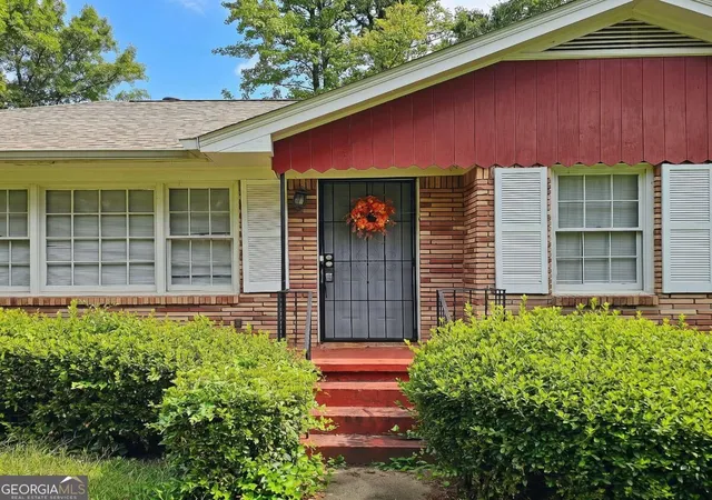 Photo 4 of Single family home for sale at 1940 Windsor Dr SW, Atlanta, GA 30311 | MLS# 10873004 | Listing updated on 2026-10-28