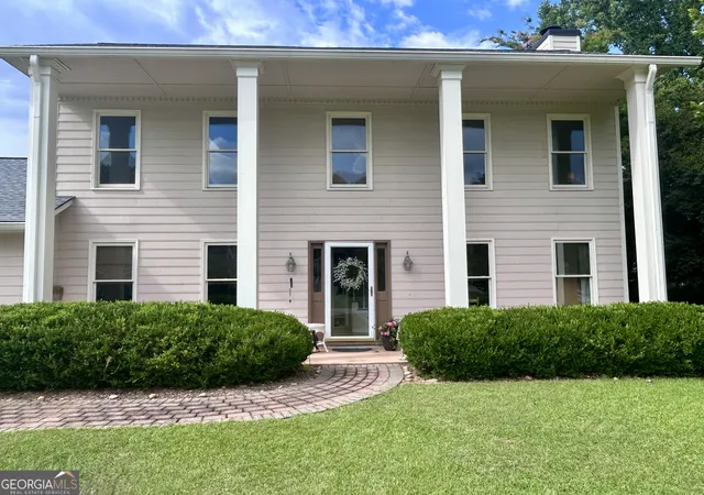 Photo 1 of Single family home for sale at 200 Hedgewood Ct, Peachtree City, GA 30269 | MLS# 10843841 | Listing updated on 2026-09-10