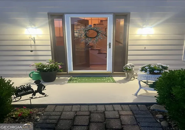 Photo 2 of Single family home for sale at 200 Hedgewood Ct, Peachtree City, GA 30269 | MLS# 10843841 | Listing updated on 2026-09-10
