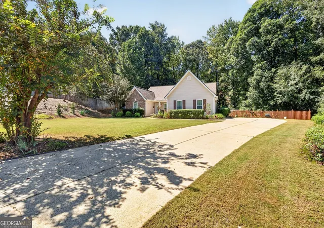 Photo 1 of Single family home for sale at 4692 Devencrest Ln, Buford, GA 30519 | MLS# 10847004 | Listing updated on 2026-09-30