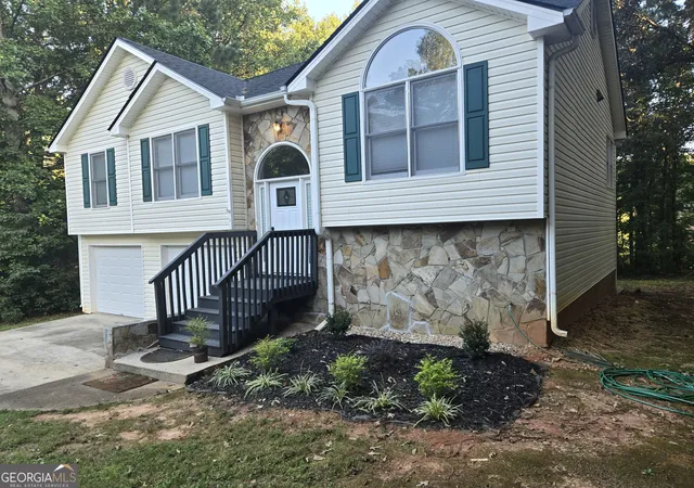 Photo 1 of Single family home for sale at 4809 Cedar Lake Dr, Conyers, GA 30094 | MLS# 10847117 | Listing updated on 2026-09-30