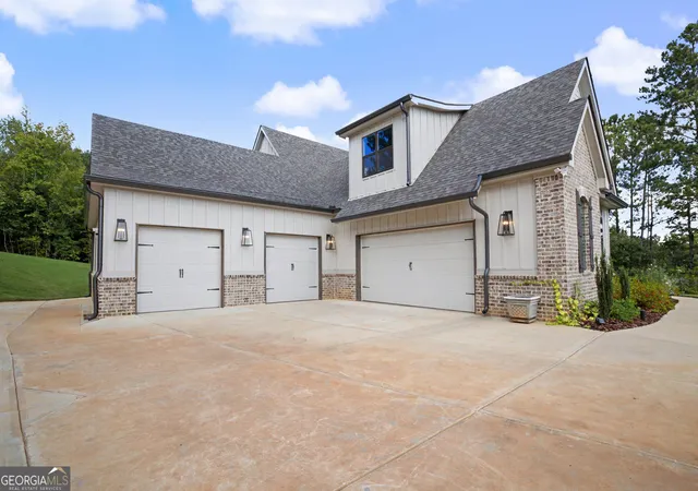 Photo 3 of Single family home for sale at 220 Preakness Way, Forsyth, GA 31029 | MLS# 10840657 | Listing updated on 2026-10-05